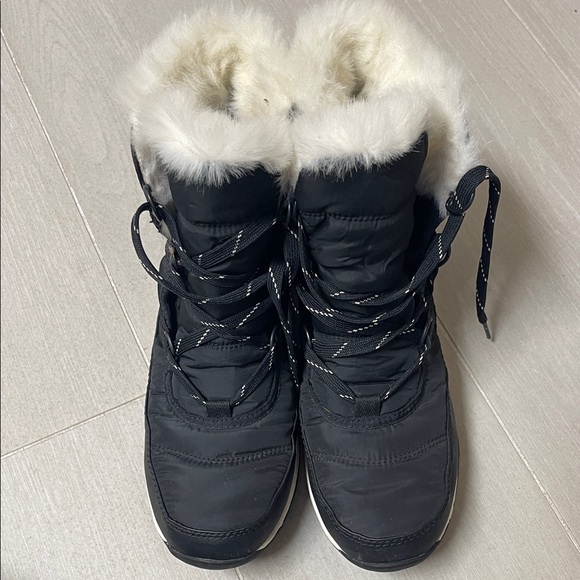 Sorel Women's Black and White Winter Boots EUC - worn a few times - Picture 7 of 7